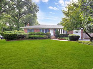 1 Daywood Ct, East Northport, NY 11731