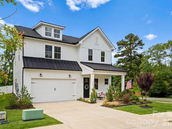 1002 Parkes St, Matthews, NC 28105