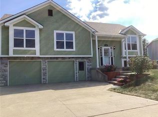 15905 Cedar St, Basehor, KS 66007