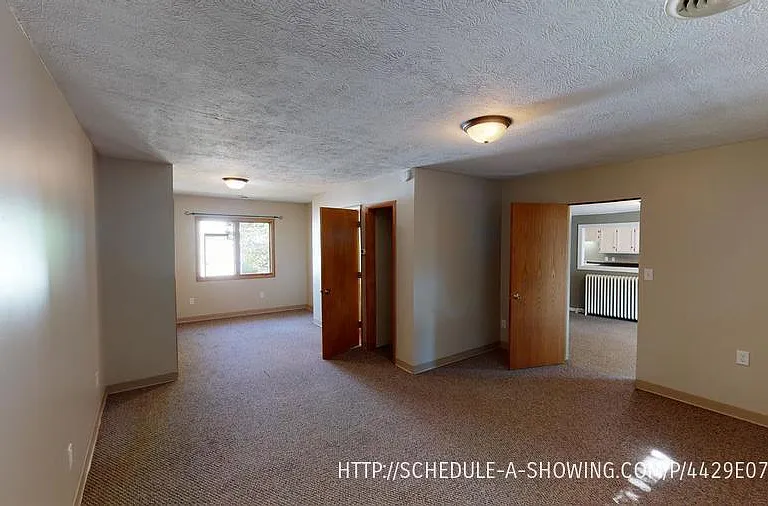 402 E Park St — Photo 3