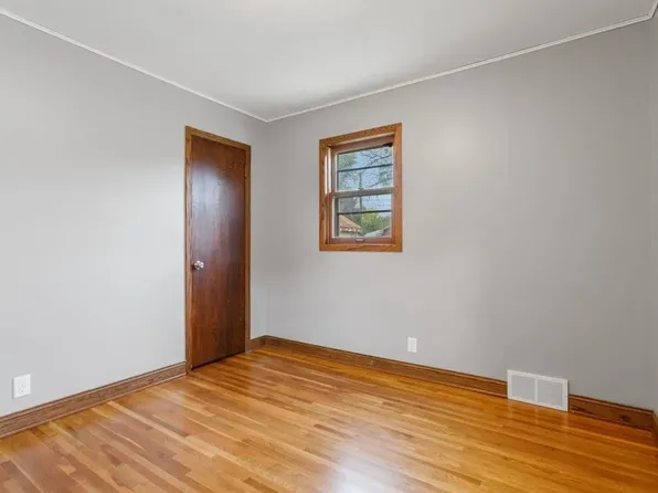 121 W Douglas St, South Saint Paul, MN 55075
