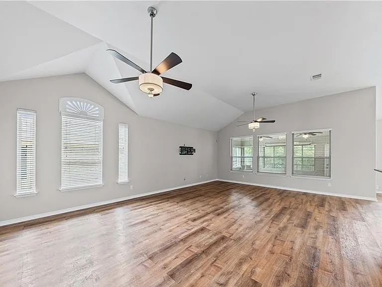 3381 Vineyard Trl — Photo 3