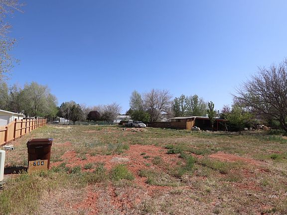 3rd image of 784 W Navajo Dr