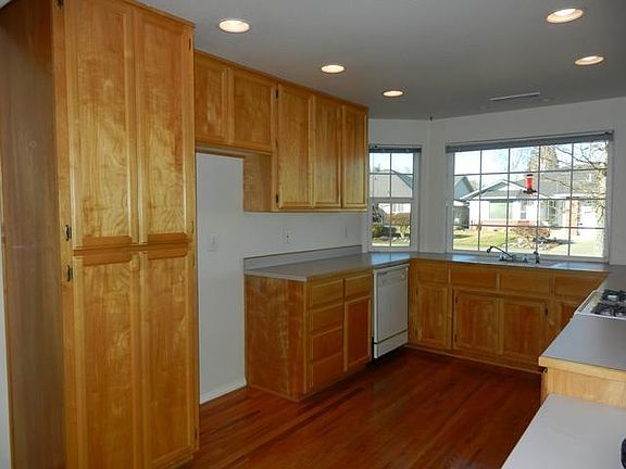 4th image of 643 Shadow Wood Dr