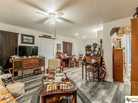 4th image of 2104 Saunders St