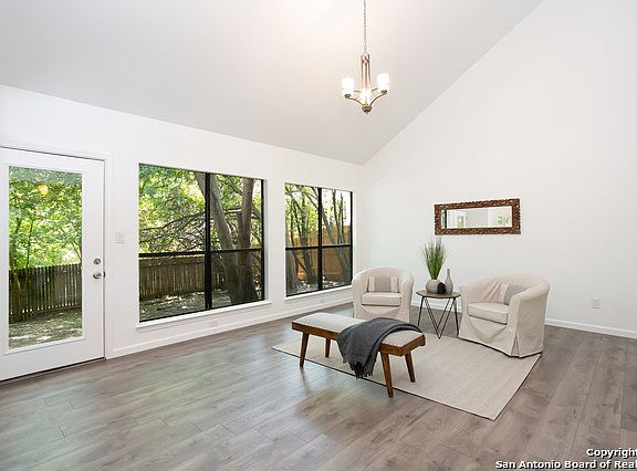 5th image of 2154 Pecan Hollow Dr