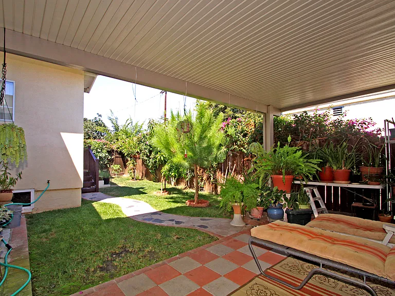 2320 S La Salle Ave — Photo 24