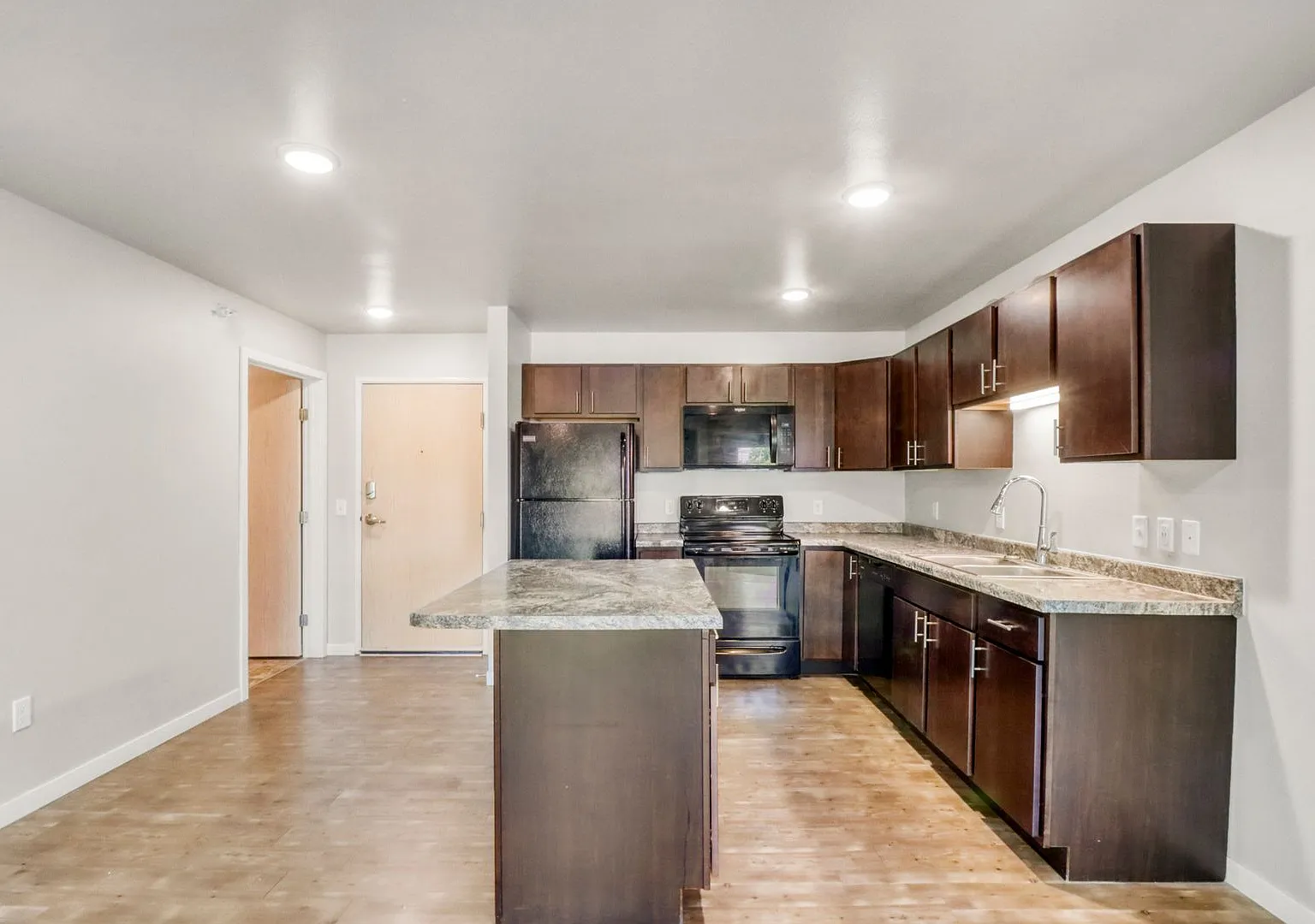 2 bedroom 2 bathroom in Detroit Lakes, MN — Photo 3