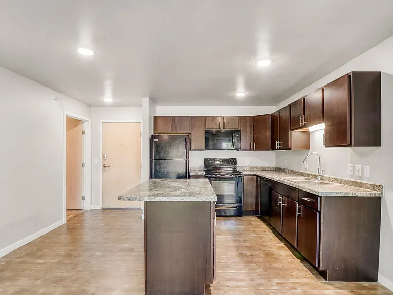 201 E Holmes St #308 — Photo 3