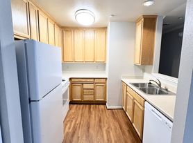 540 S El Camino Real