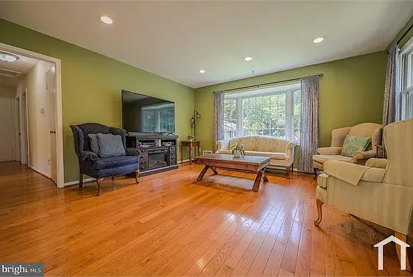 2893 Chalet Ct — Photo 8