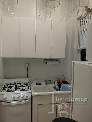 2nd image of 247 E 77th St Ofc 1