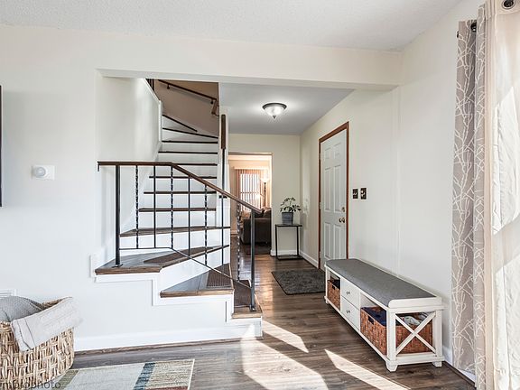 2nd image of 832 Kansas St