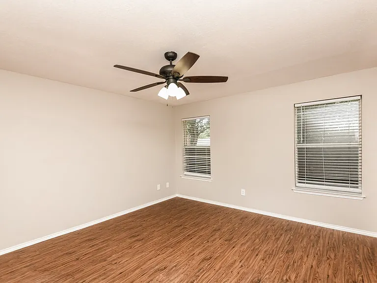 415 Faircrest Dr — Photo 10