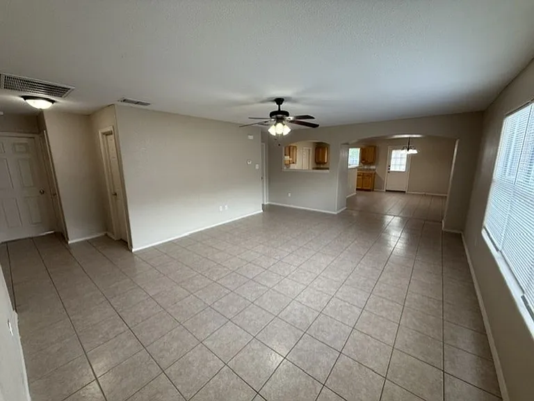 3113 Silhouette Dr — Photo 2
