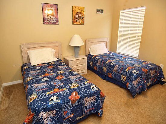 BT5P548RB-twin-bedroom