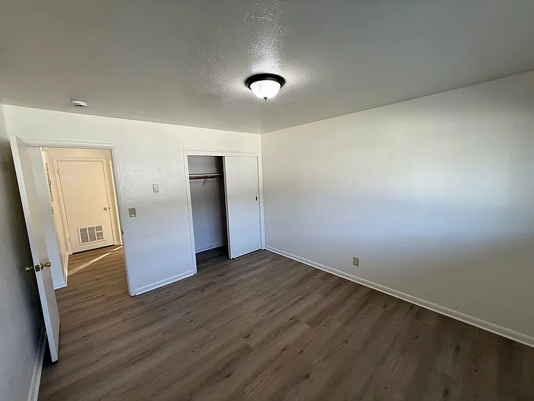 1835 Beach Ave NE #11 — Photo 12