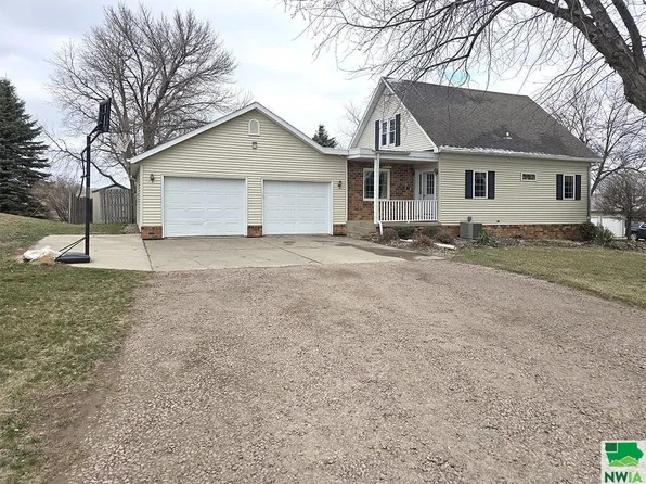 3130 370th St, Sioux Center, IA 51250