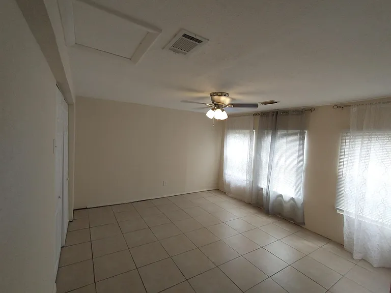 1001 Santa Barbara Dr — Photo 14