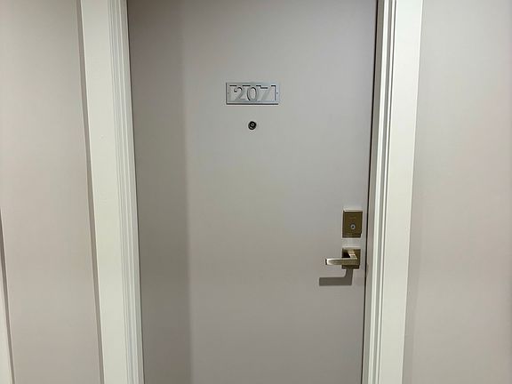 2nd image of 2480 S Kinnickinnic Ave #207