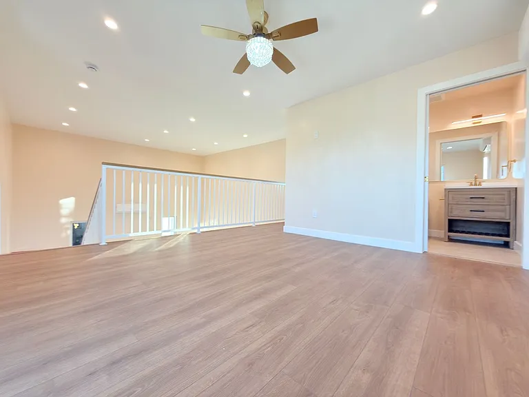 11554 Arminta St — Photo 20
