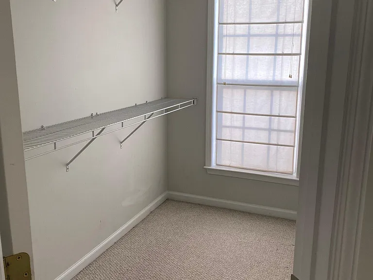 1028 Thornborough Dr — Photo 17