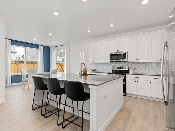 4th image of 14813 Fairfax Street