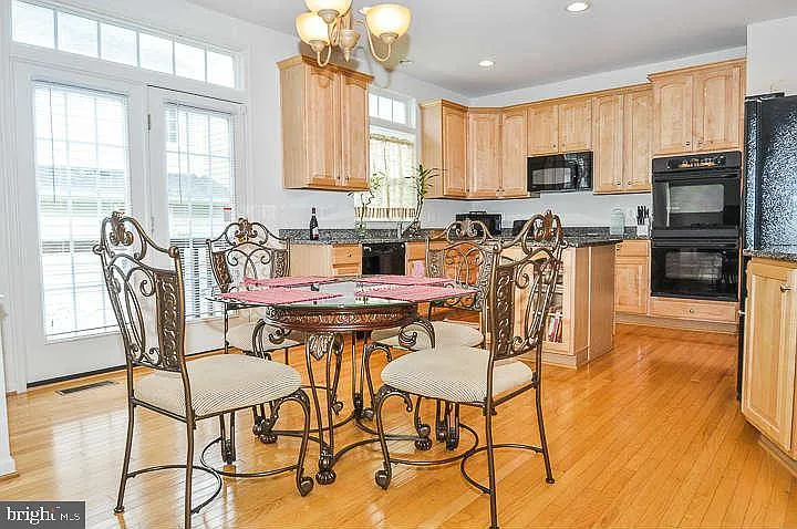 9910 E Hill Dr — Photo 5