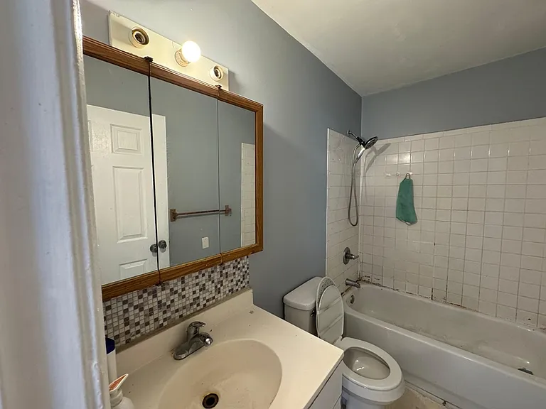 8716 Timken Ave — Photo 13