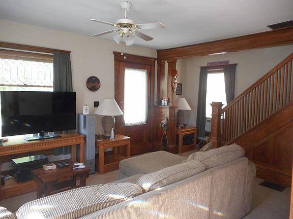2nd image of 112 E Dyke St
