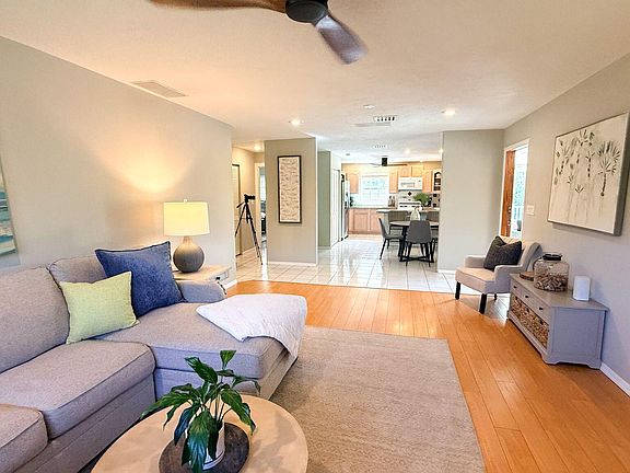 4th image of 29160 Primrose Ln
