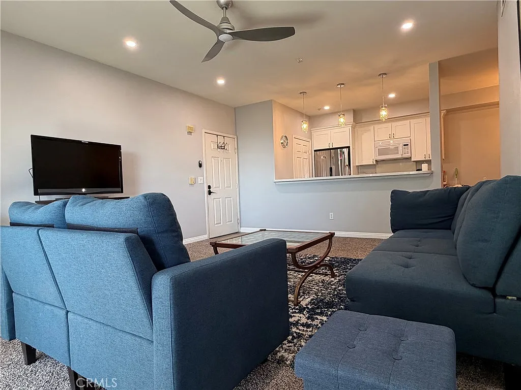 2 bed, 1121 sqft, $2,350 — Photo 1