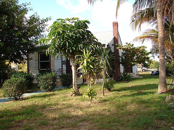 4th image of 1203 S Palmway