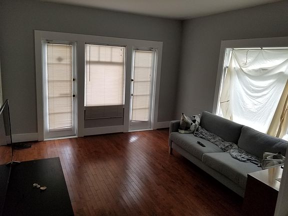 3rd image of 1418 E 1st St #1418