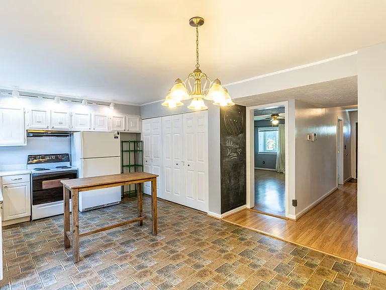 110 Woodlake Dr — Photo 13