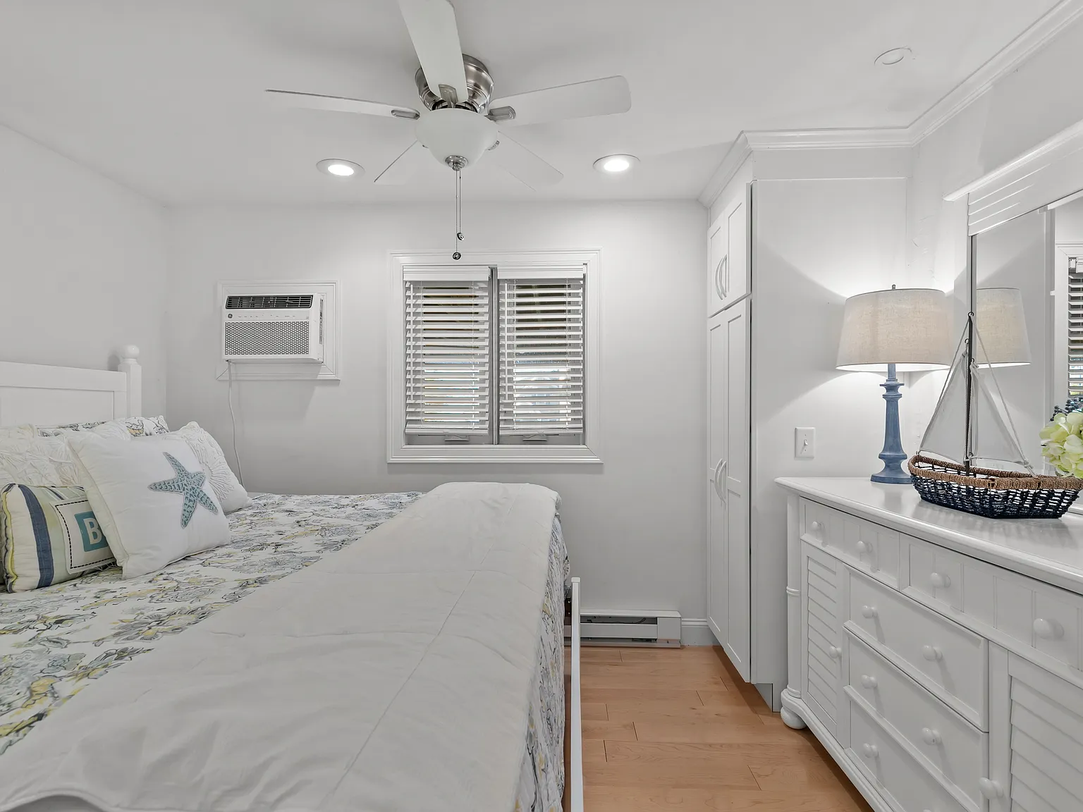 3 bed, 2.5 bath, 1584 sqft, $4,500 — Photo 4