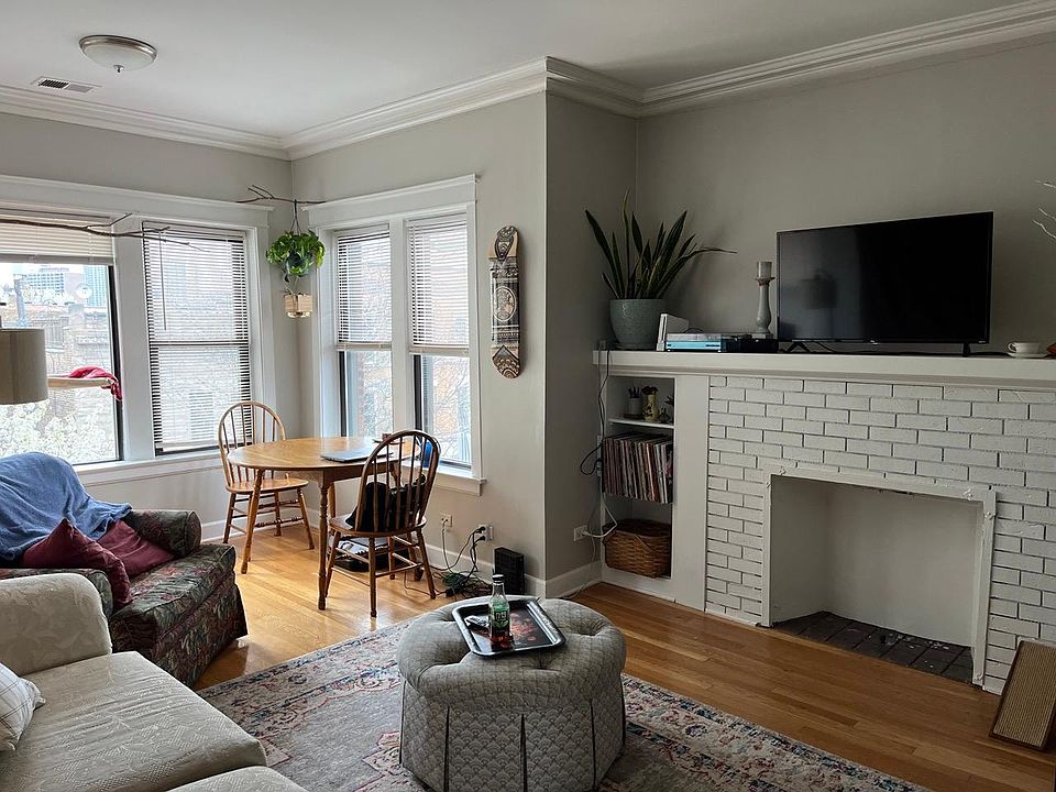 1st image of 3614 N Wilton Ave #3S