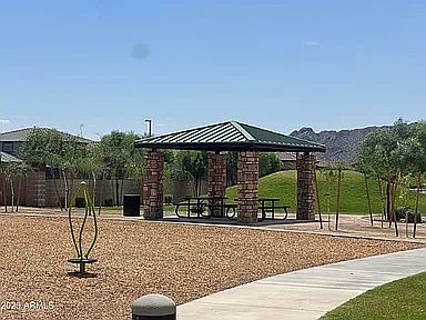 Park ramada & hills