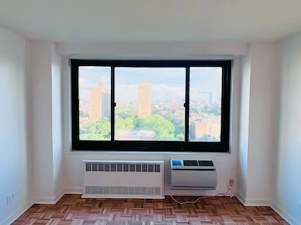 185 Hall Street 1706 image 3 of 18