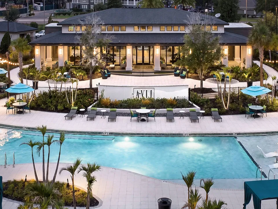 AVLI AT CROSSTOWN CENTER APARTMENTS
