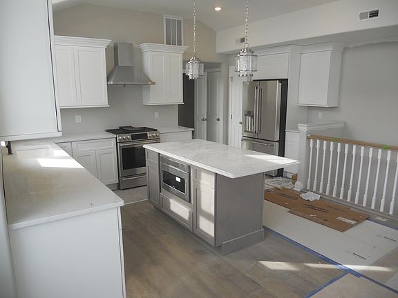 4th image of 28 47th St E #Townhouse