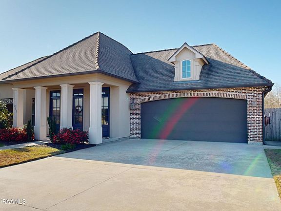 2nd image of 315 Dunvegan Ct