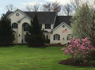 12101 Marydale Dr, Chagrin Falls, OH 44023