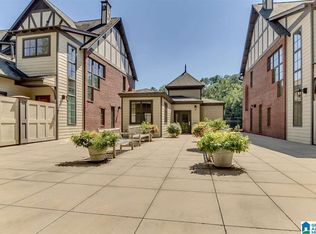 2932 Cahaba Village Pl, Birmingham, AL 35243