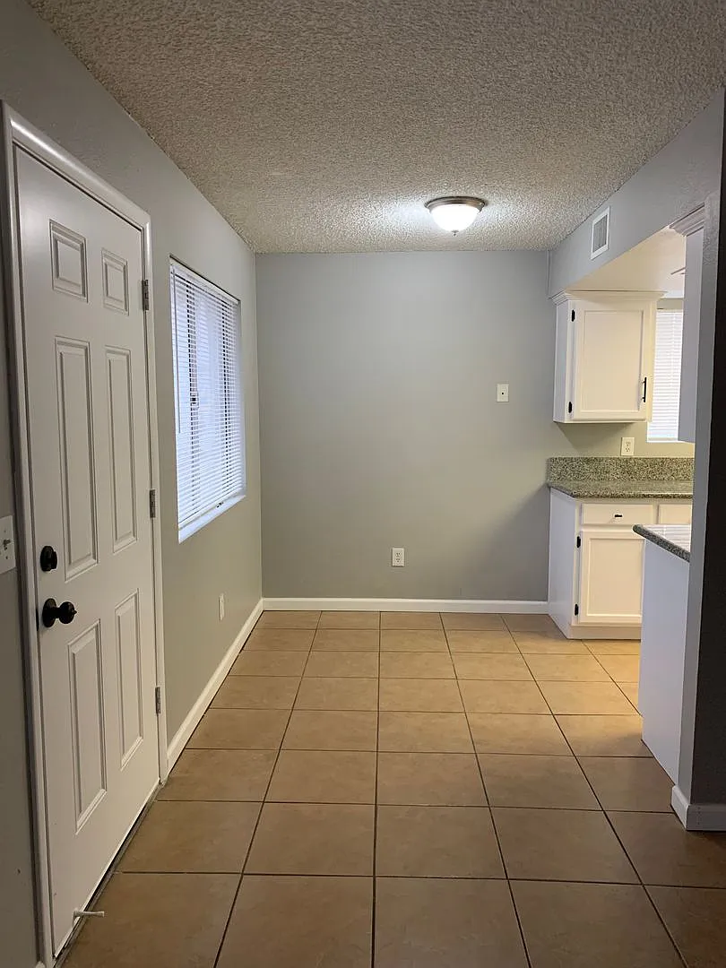 1 Month Rent Free! — Photo 3
