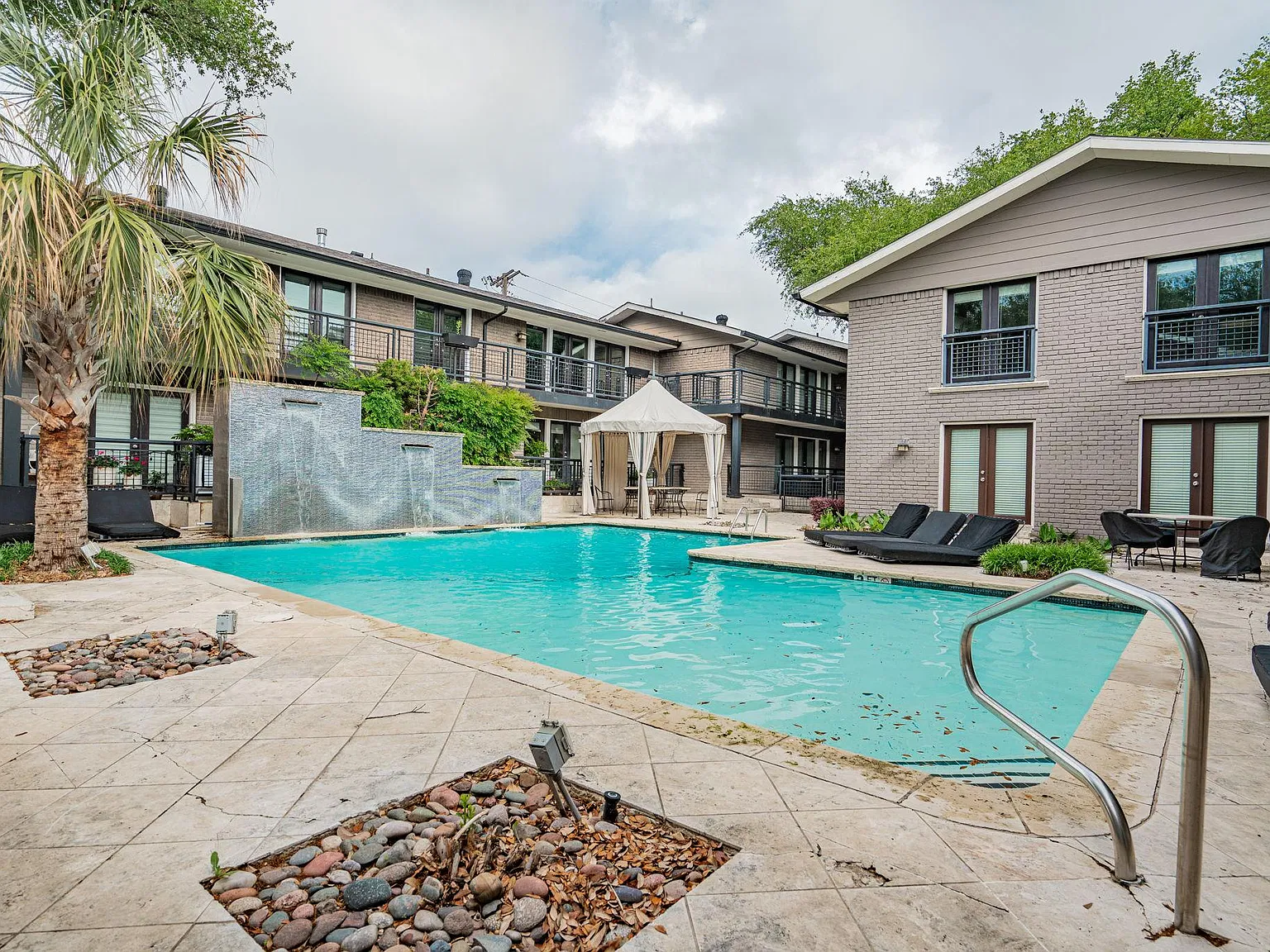 2 bed, 1.5 bath, 1058 sqft, $1,650 — Photo 1