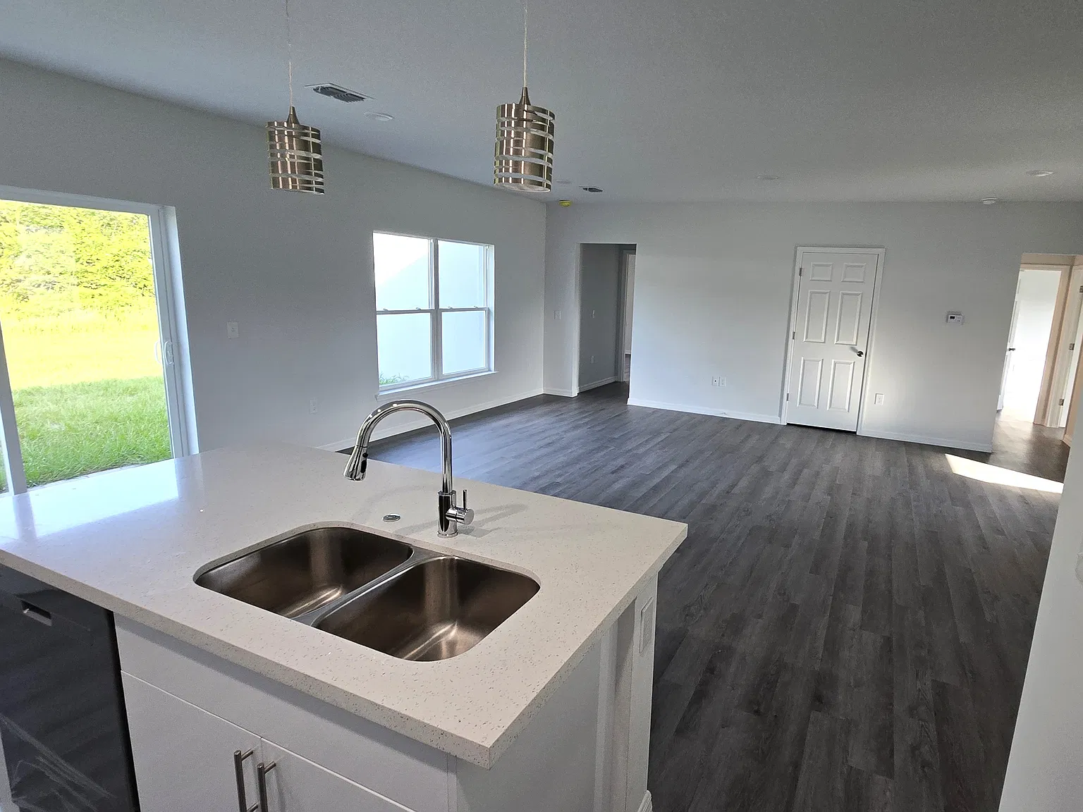 3 bed, 1928 sqft, $1,690 — Photo 4