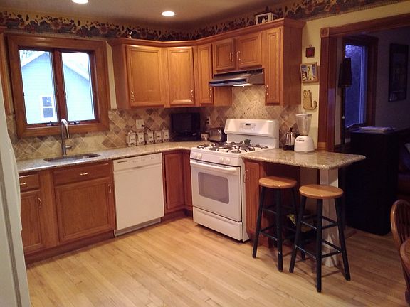 5th image of 51 Harding Ave