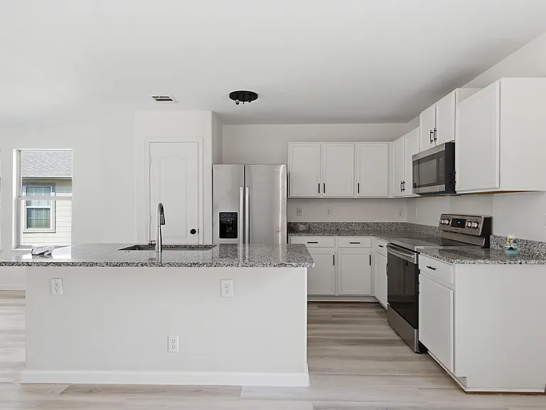 110 Capistrano Dr — Photo 3