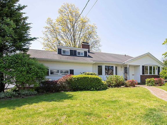 2nd image of 20 Bayview St W